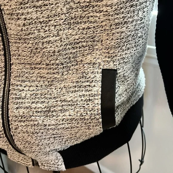 Banana Republic Bomber Jacket - Picture 4 of 8